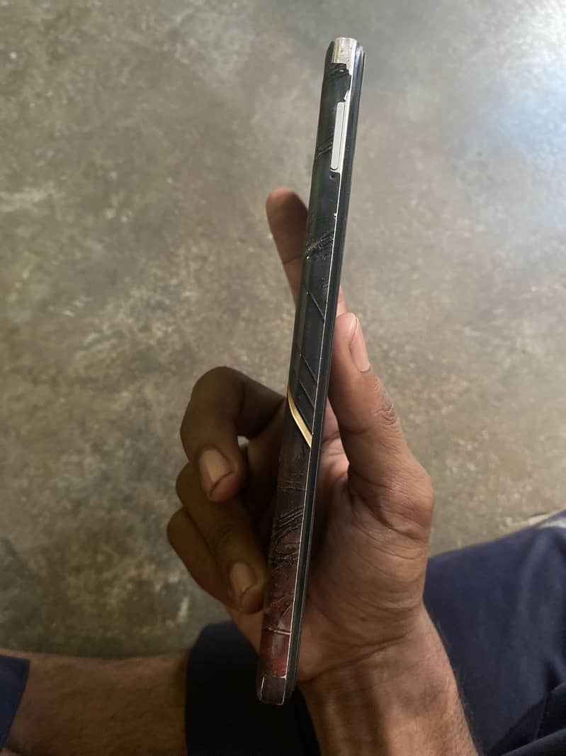 Tecno 4