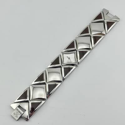 women watch premium vintage jewelry