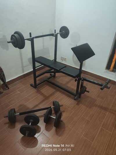 Bench press with wights with a bar press and  dumbals