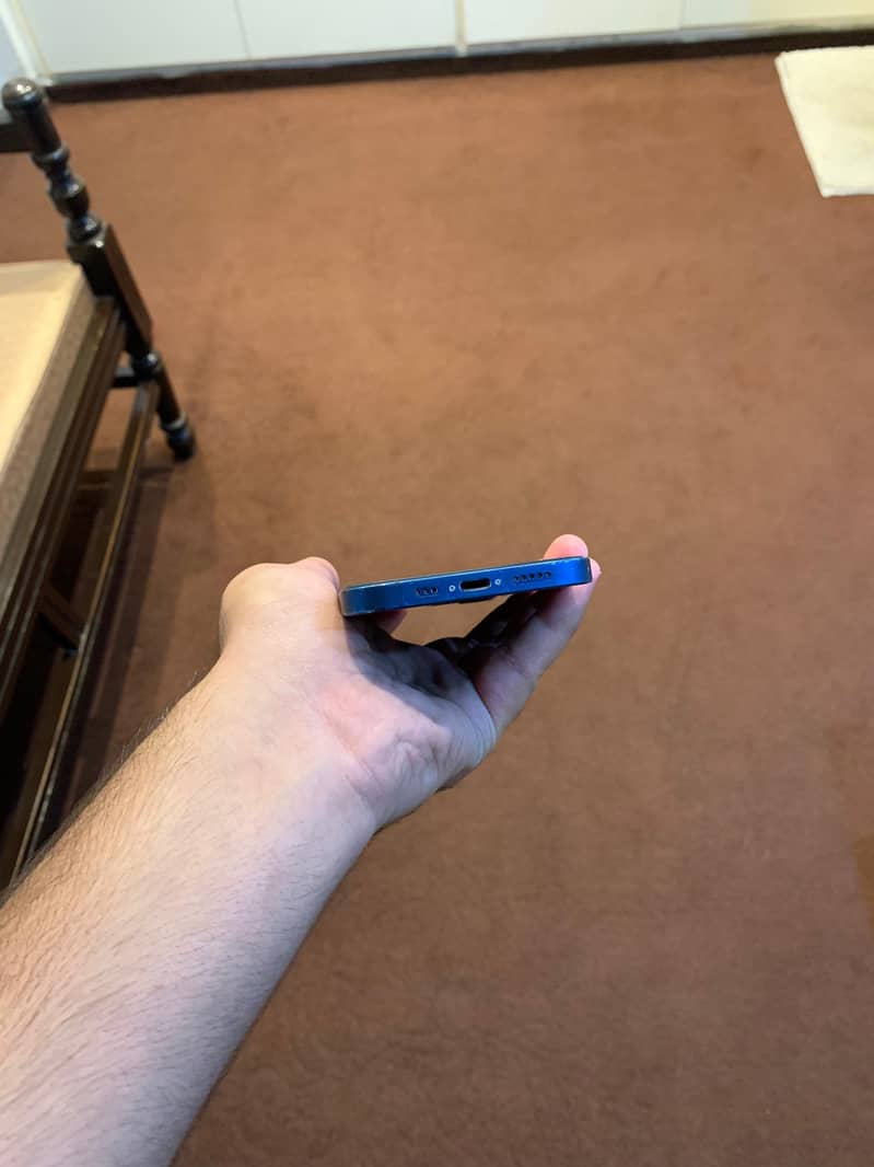 iPhone 12 6
