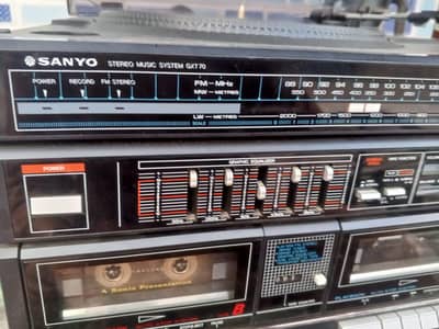 Radio taperecorder sanyo 4 bands