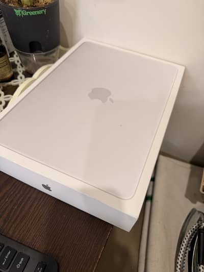 MacBook Neo 256GB Silver – 1 Cycle Count – Under Warranty