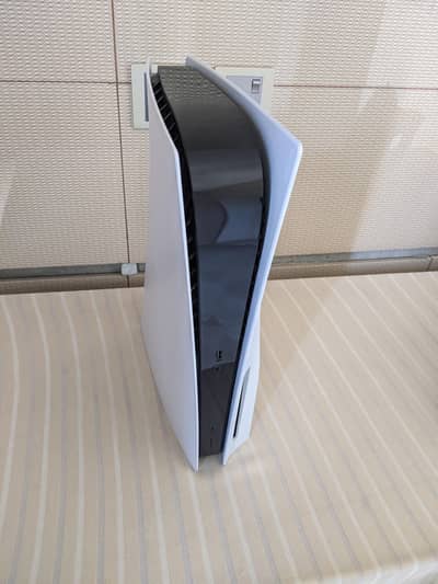Playstation 5 (UK Model) Fat with one controller