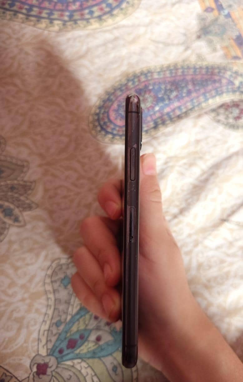 iPhone Xs 2