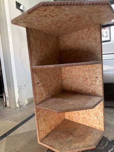 Corner class & woden disply wall