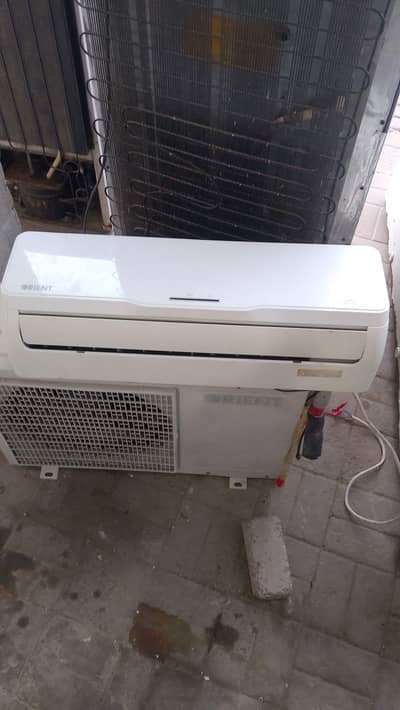 Orient ac ok condition new gas new kit chalu halat