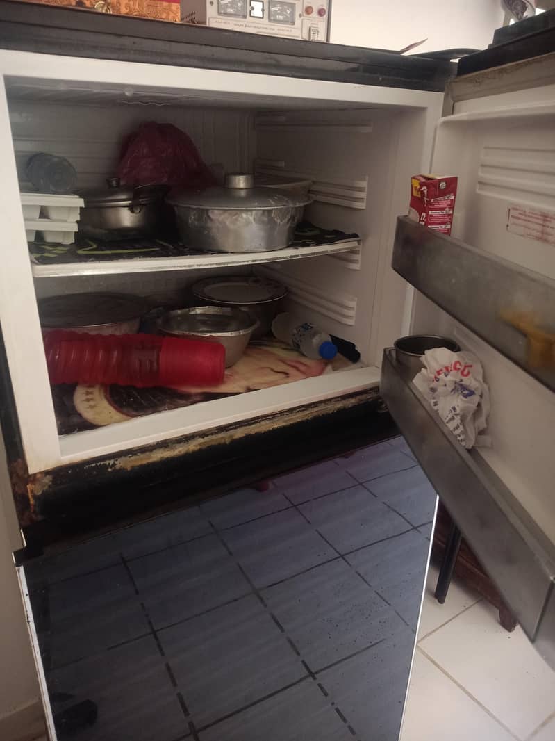 Glass Door Refrigerator – Stylish Black Fridge for Sale 4