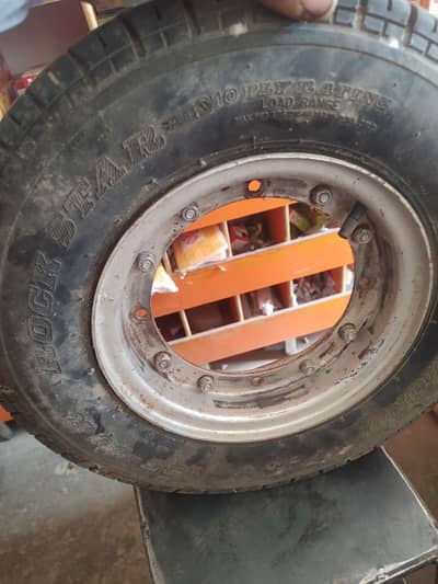 200 cc taiz raftar rikshaw tyre and rim new condition