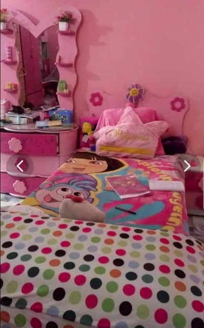 Girl's bedroom set