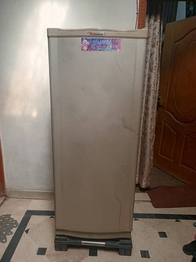 smal Dawalance one door fridge  in Good And Genuine Condition