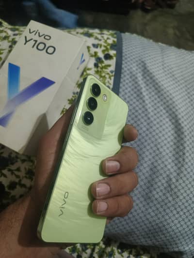 vivo y100