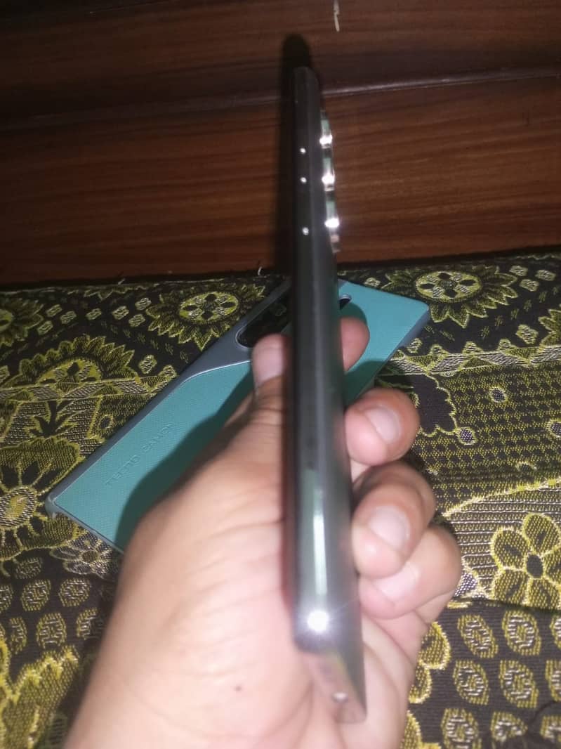 Tecno CAMON 40 Pro 1