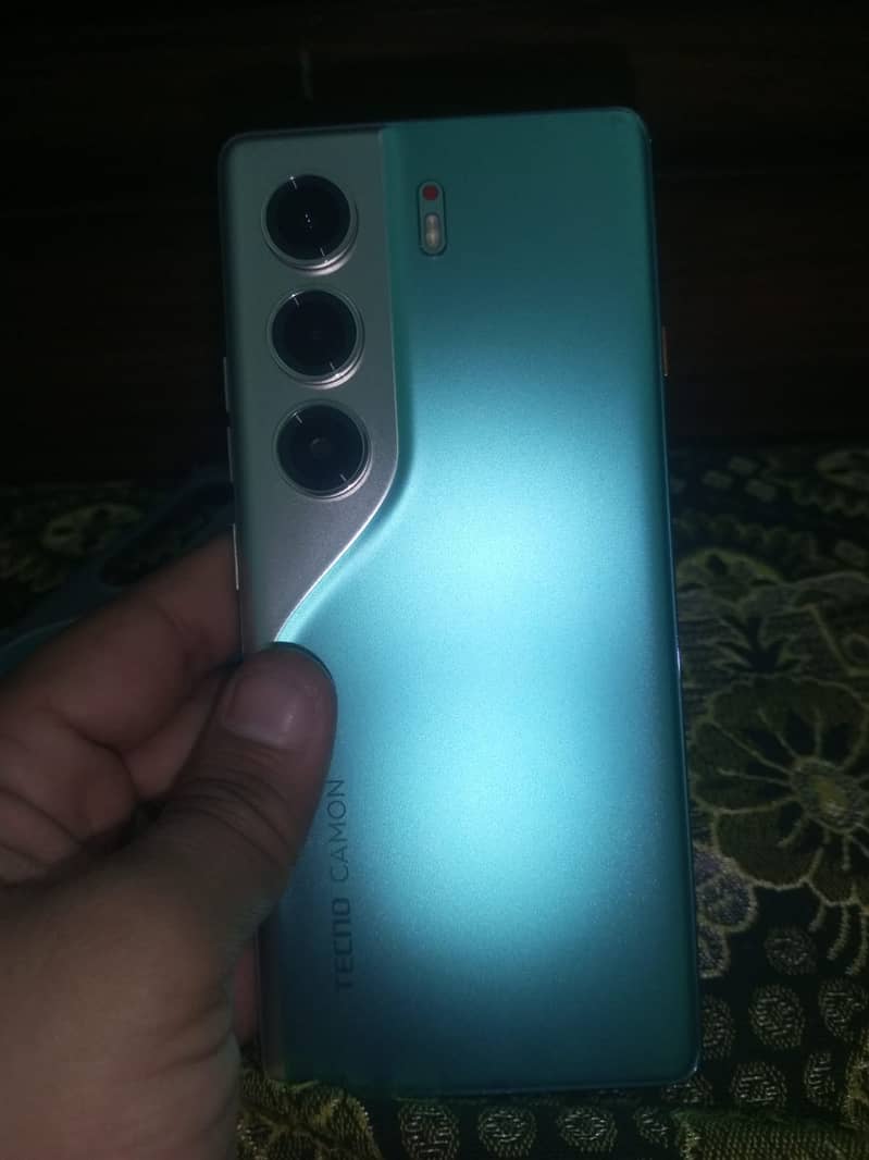 Tecno CAMON 40 Pro 4