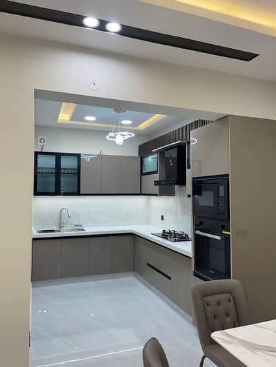 Prime Location Flat Sized 1350 Square Feet In Soldier Bazar