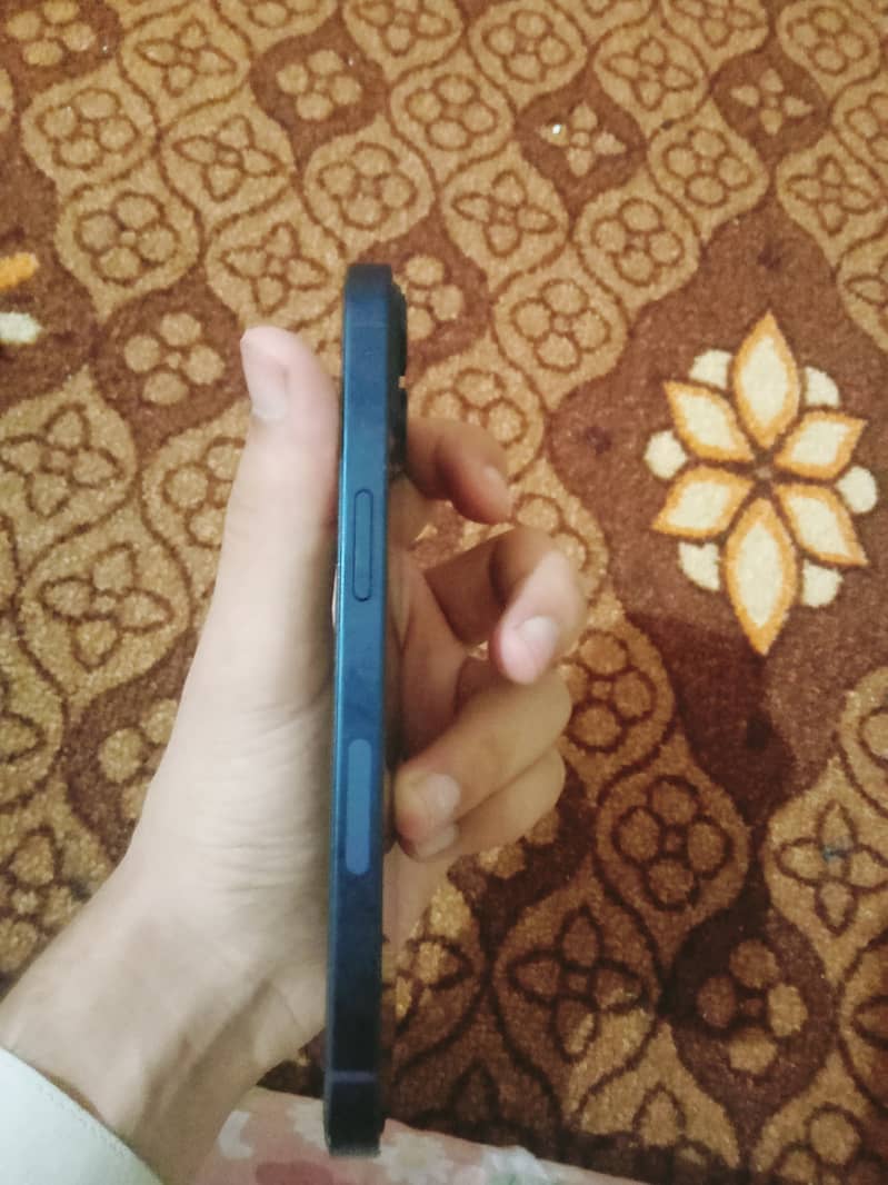 Apple iPhone 13 2