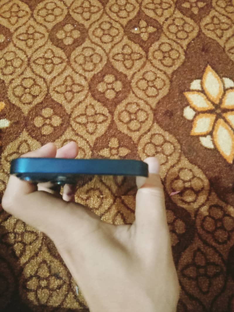 Apple iPhone 13 4