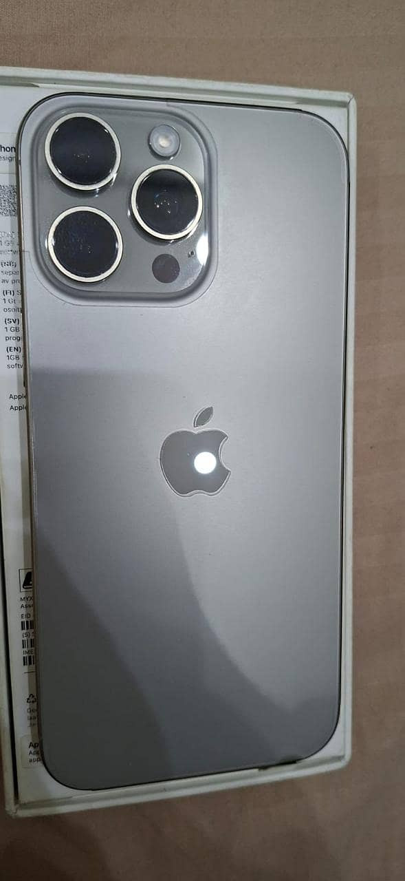 Apple iPhone 16 Pro Max 0