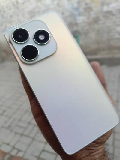 Tecno Spark 20    MOBile  &   BOX