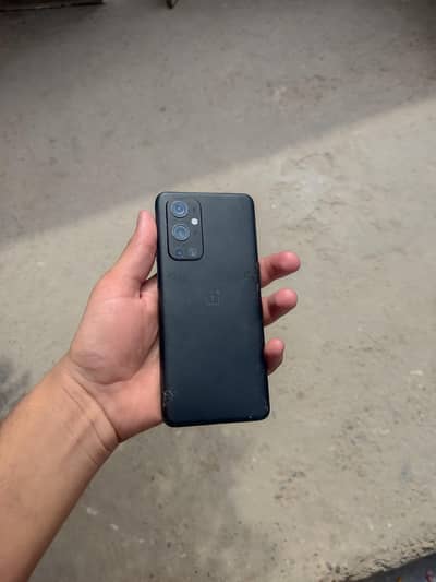 OnePlus 9 Pro 5G – 12GB RAM / 256GB Storage