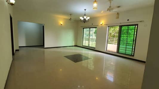 10 Marla 3 Bedrooms Investor Price Flat For Sale