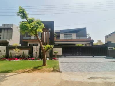 Get This Amazing Facing Park 2 Kanal House Available In Valencia - Block H