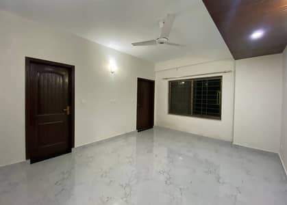 10 Marla New Design 3 Bedrooms Flat For Rent.