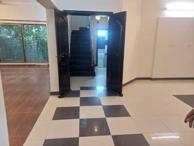 10 Marla 3 Bedrooms House For Sale.