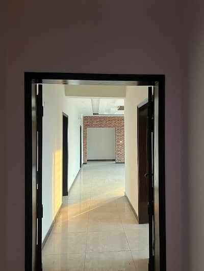 10 Marla 3 Bedrooms Hot Location Flat For Sale.