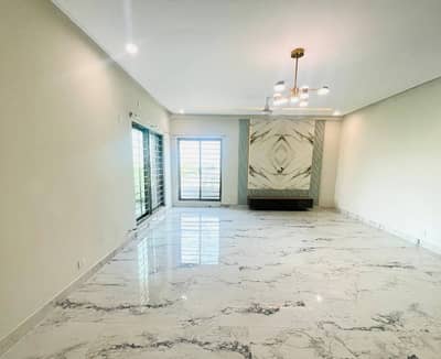 2nd Floor Facing Lake Apartment Available for Rent