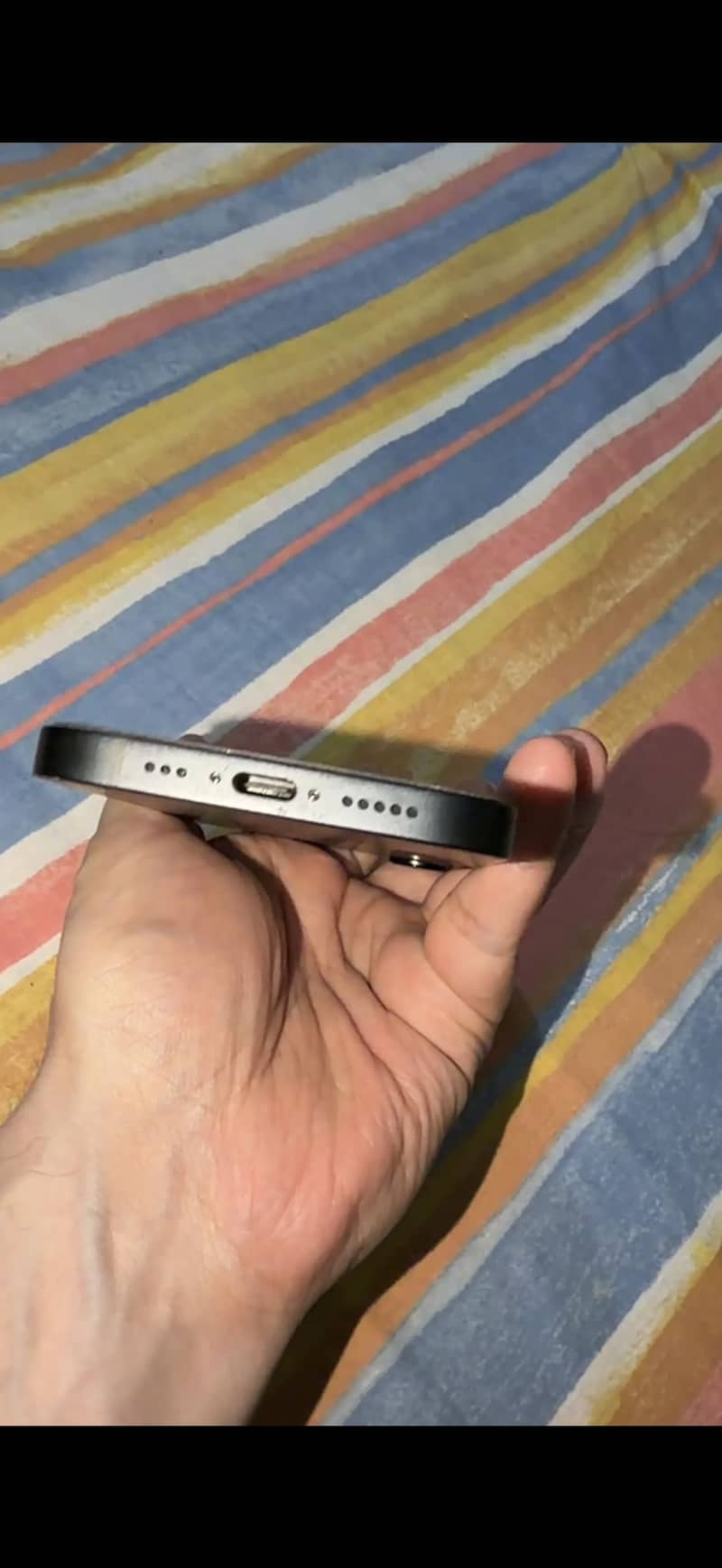 iPhone 16e 4