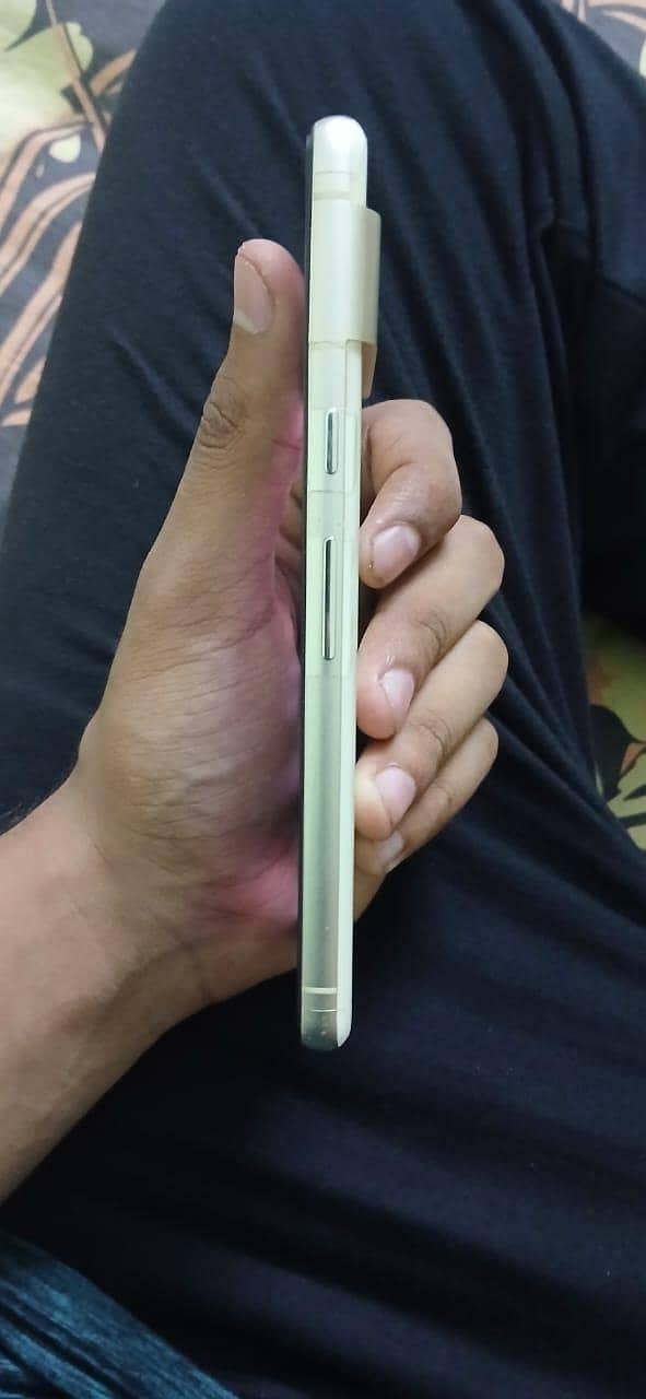 Google Pixel 7 4