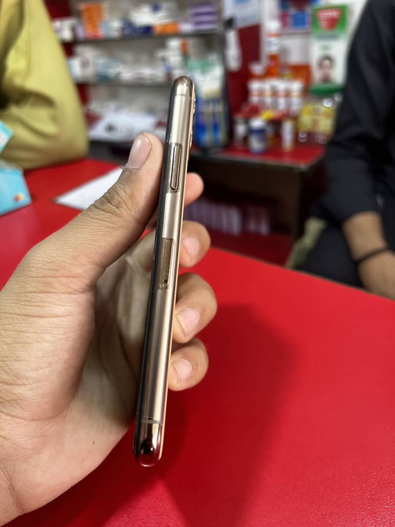 Iphone 11 pro 4