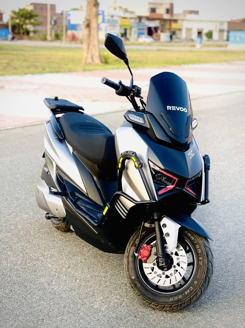 Revoo E52 0