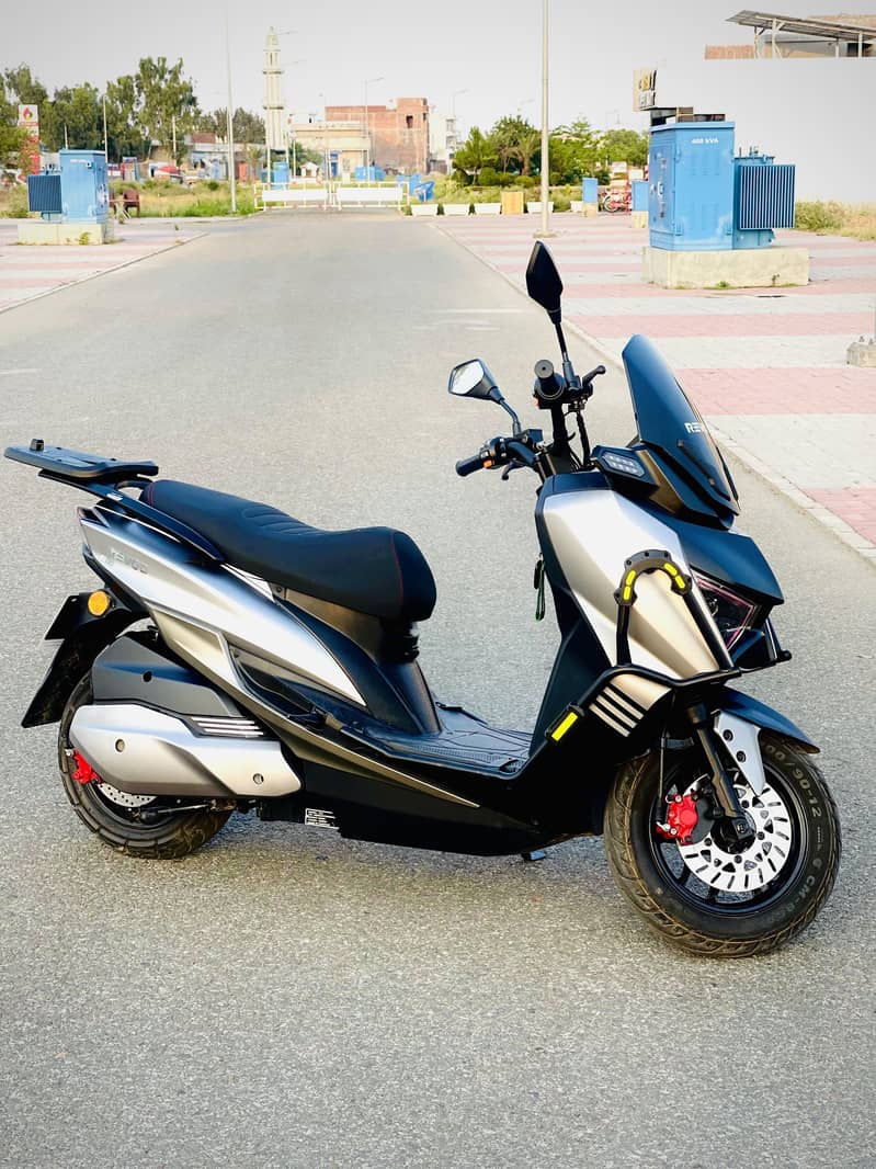 Revoo E52 2