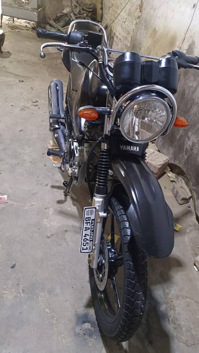 Honda cb 150f red