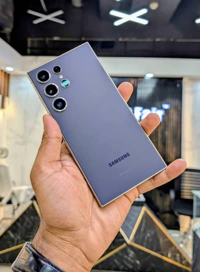 S24 ultra 12/256 completely clean no any single scrach on phone.