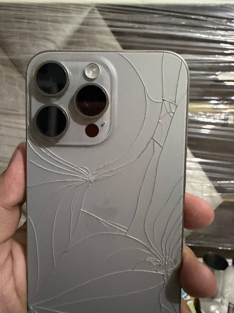 Iphone 15 pro max 3