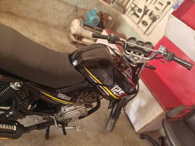 Yamaha ybr g sell all ok farhan 290 fnf 03122317839