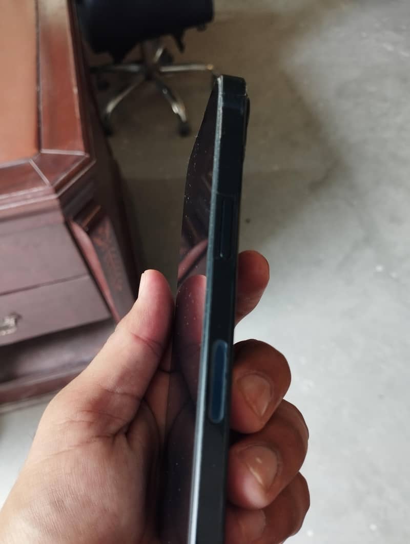 iPhone 13 JV 5