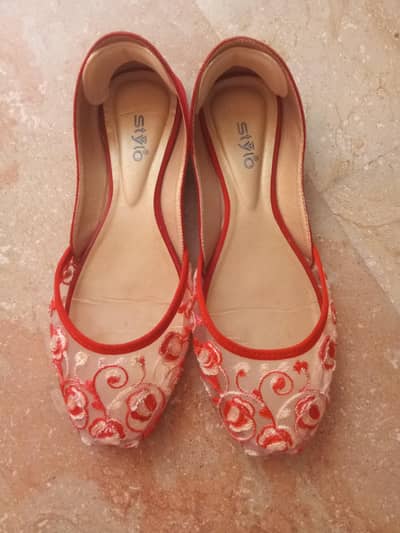 beautiful red khussa