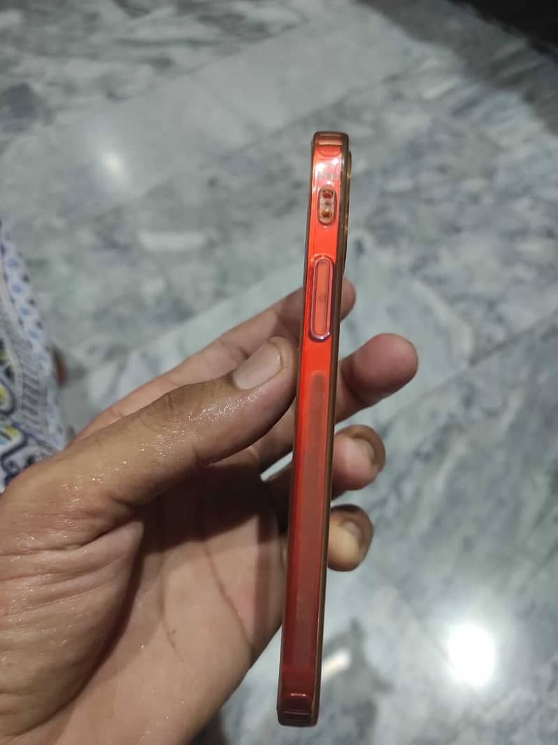 iPhone 12 4