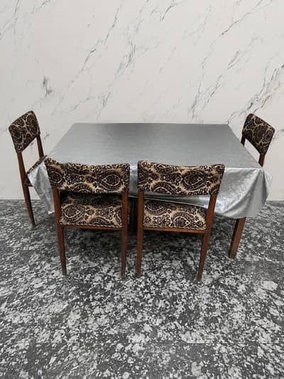 Dinning Table with chairs