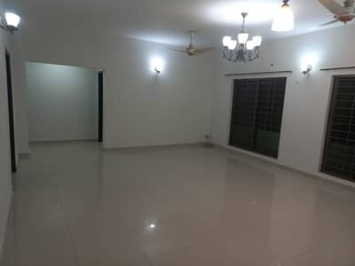 Ready To sale A Prime Location Flat 10 Marla In Askari 11 - Sector B Apartments Lahore