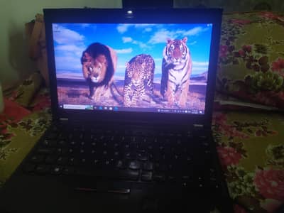ThinkPad Lenovo x230 laptop charger  with a free keyboard ⌨