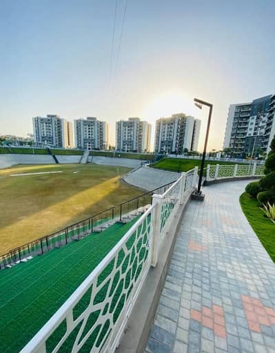 10 Marla 3 Bedrooms Park view Flat For Sale.