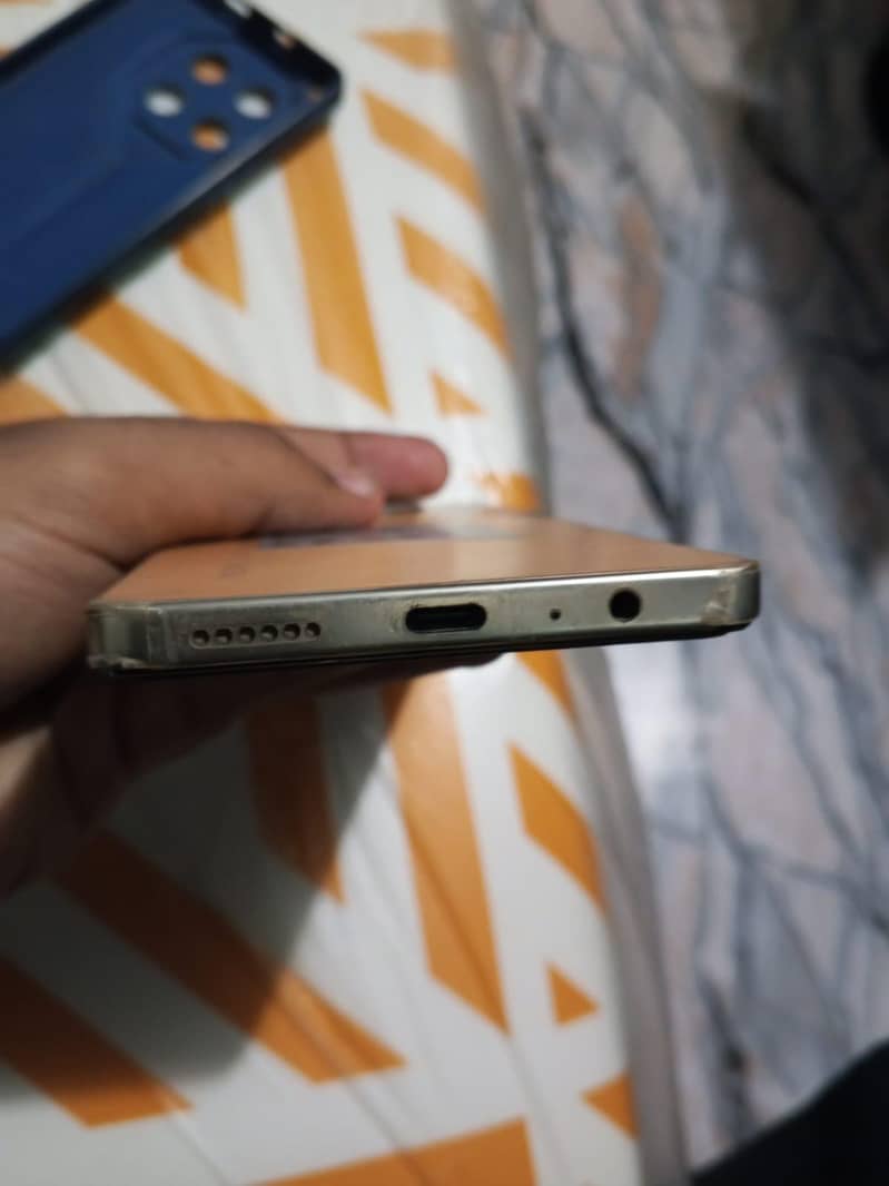 Tecno Camon 30 8+8 ram 256 gb with 70watt charger and box 4