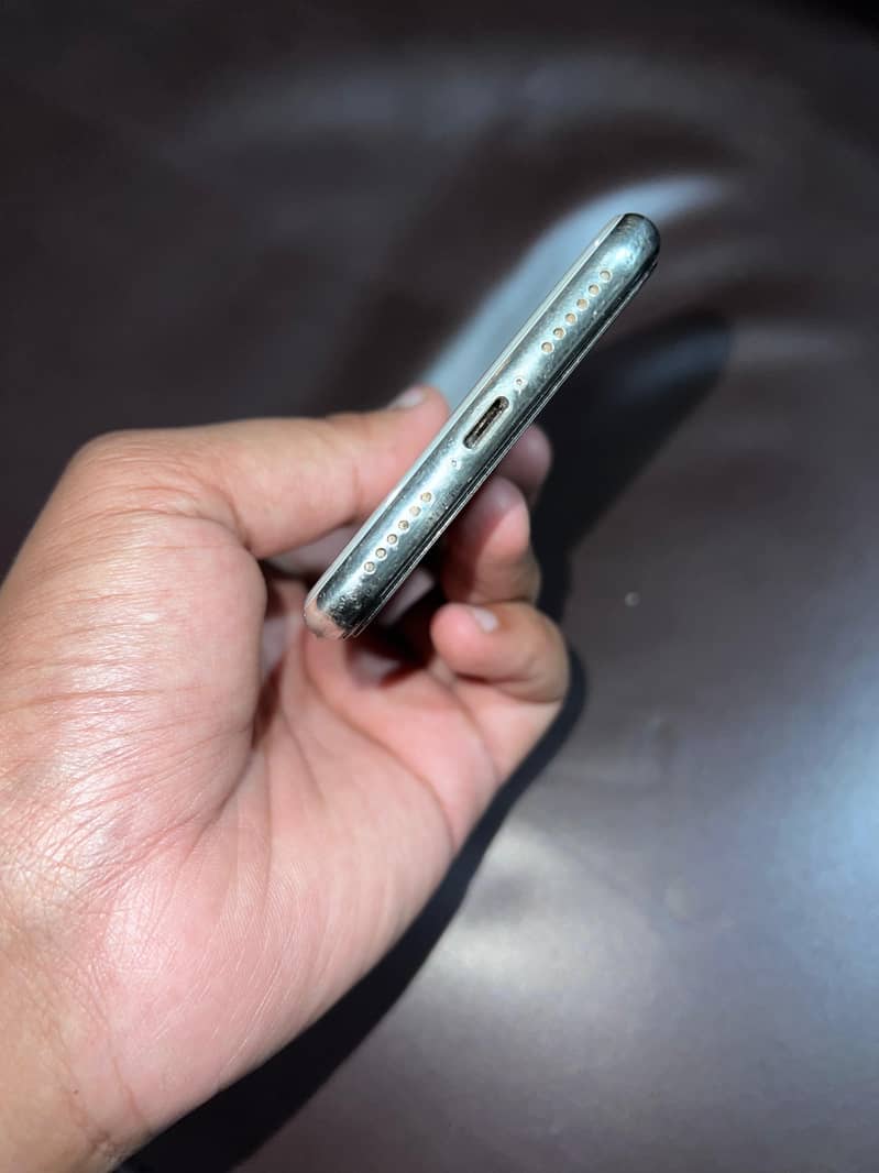 Apple iPhone X 4