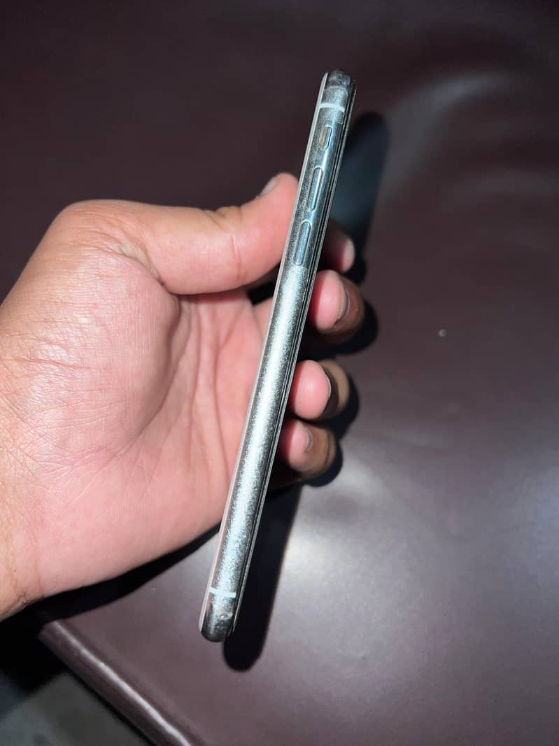 Apple iPhone X 5