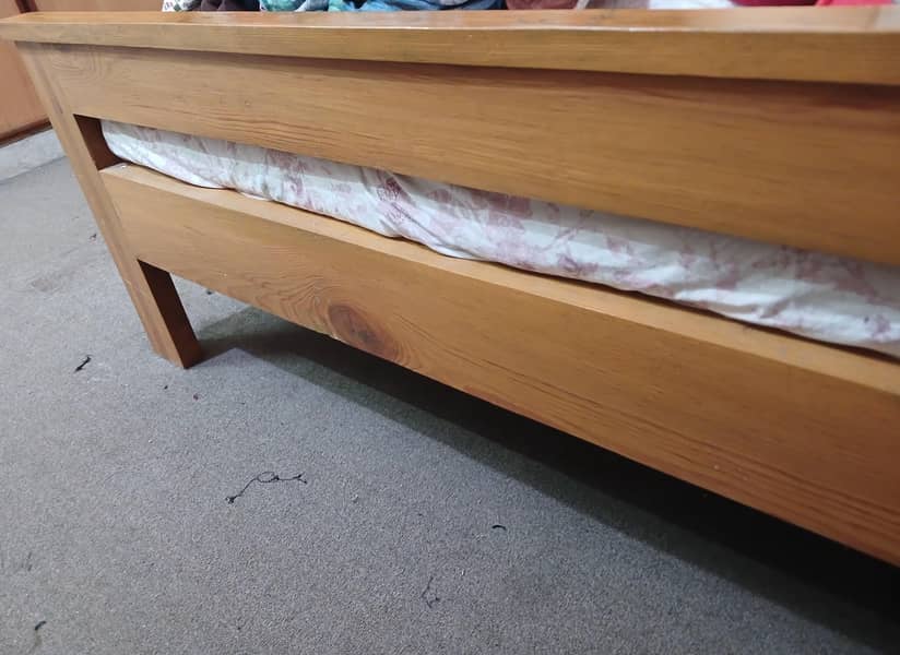 King size bed n single bed 3