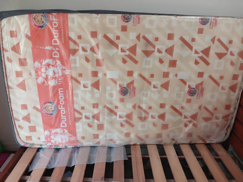 King size bed n single bed 8